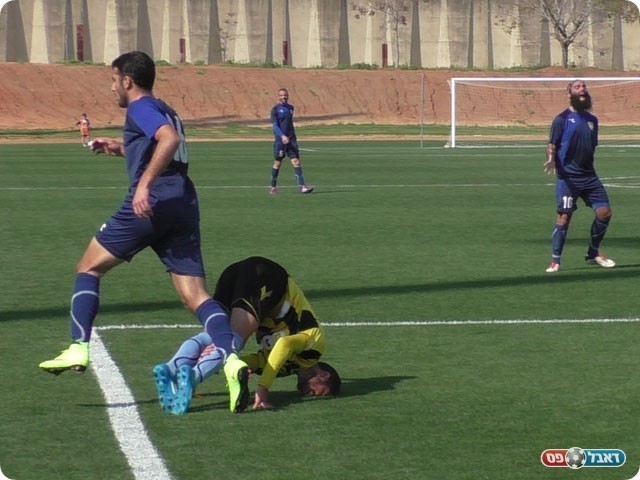 שיכון שלטה. כהן צדק מבקש עזרה ממעלה (שקד מורג)